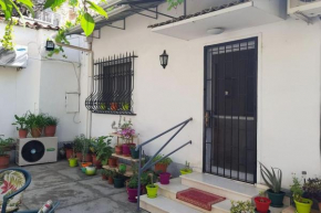 Centrally located Lemon House